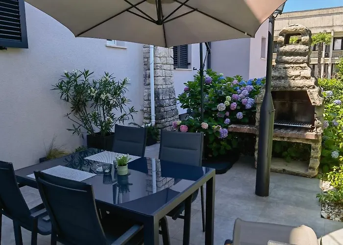 Stay In The Very Heart Of Porec - 50M To The Beach