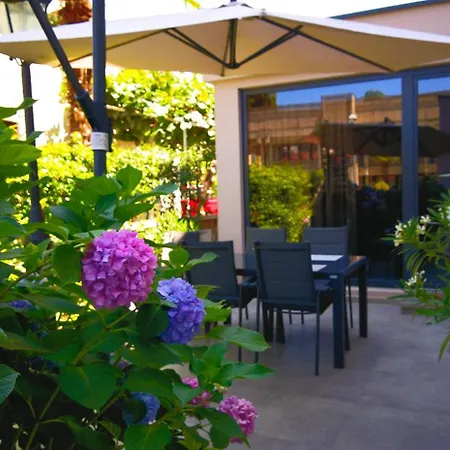 Stay In The Very Heart Of Porec - 50M To The Beach Exterior photo