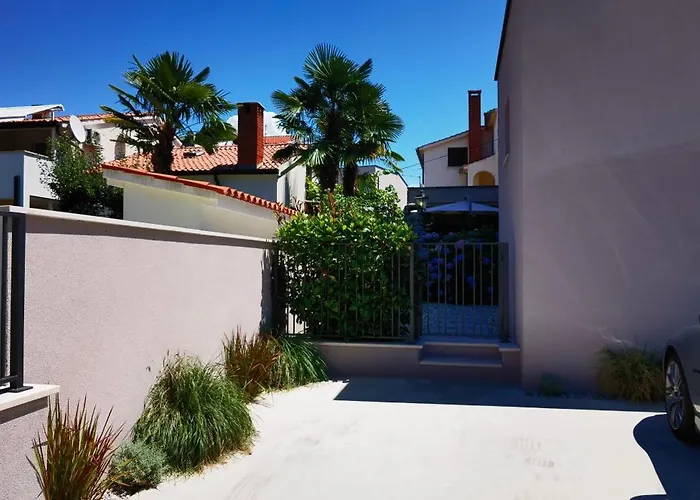 Stay In The Very Heart Of Porec - 50M To The Beach