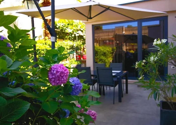 Stay In The Very Heart Of Porec - 50M To The Beach